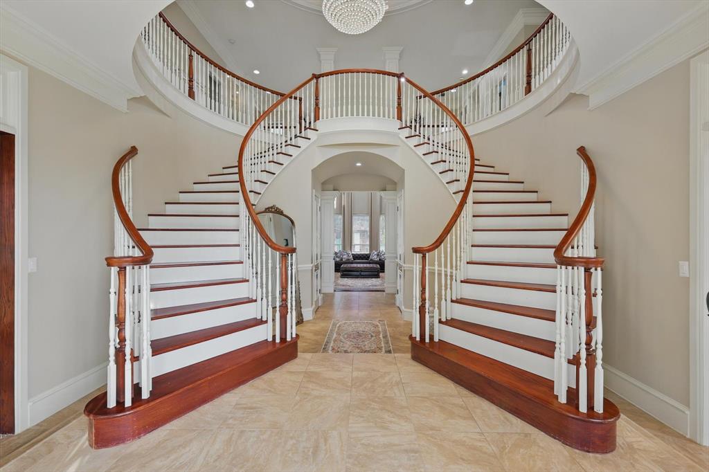6260 Oak Hollow Drive