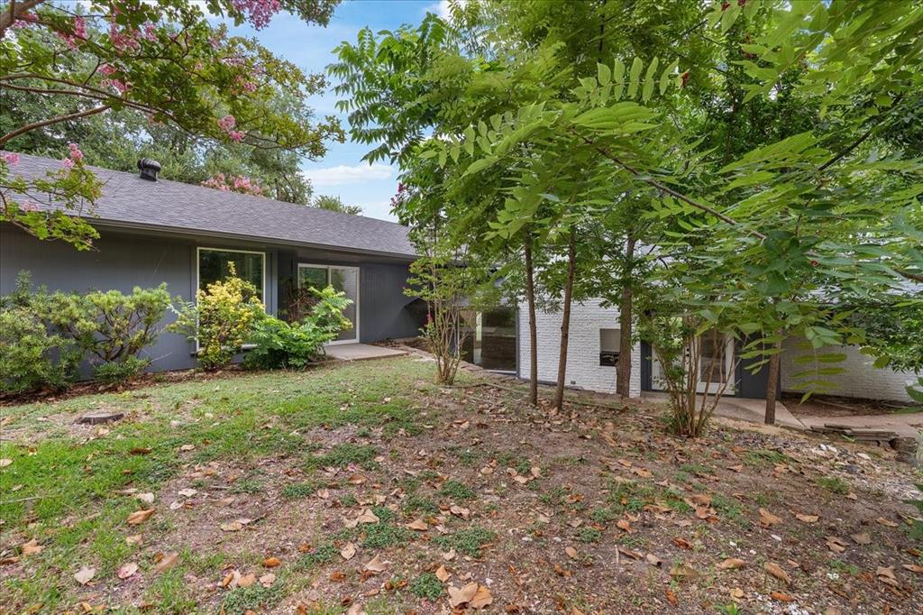 1208 W Red Bird Lane