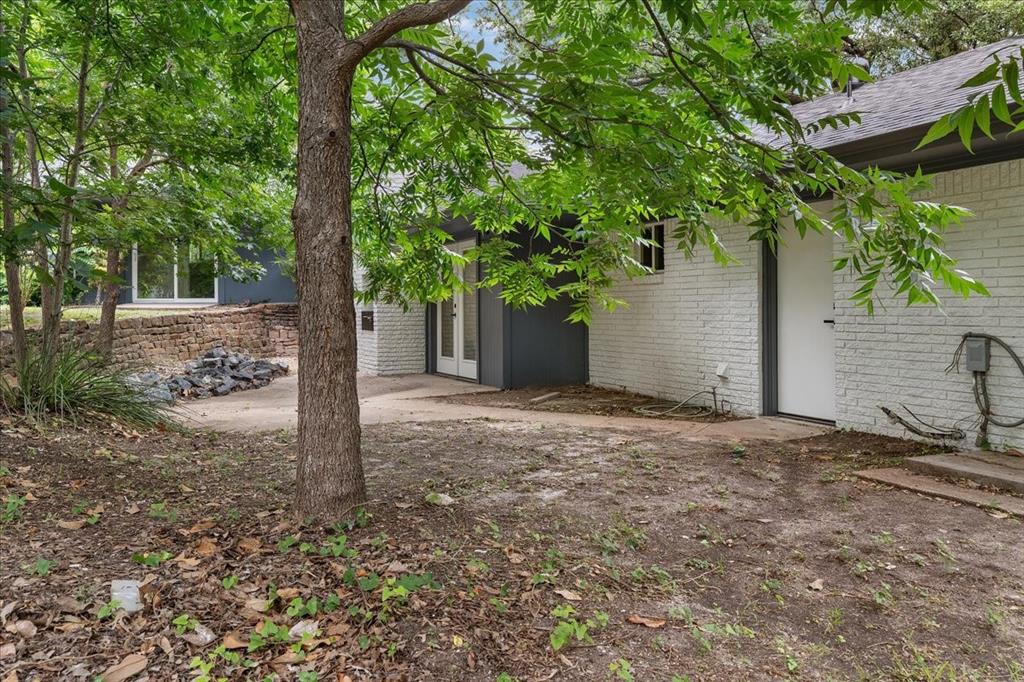 1208 W Red Bird Lane