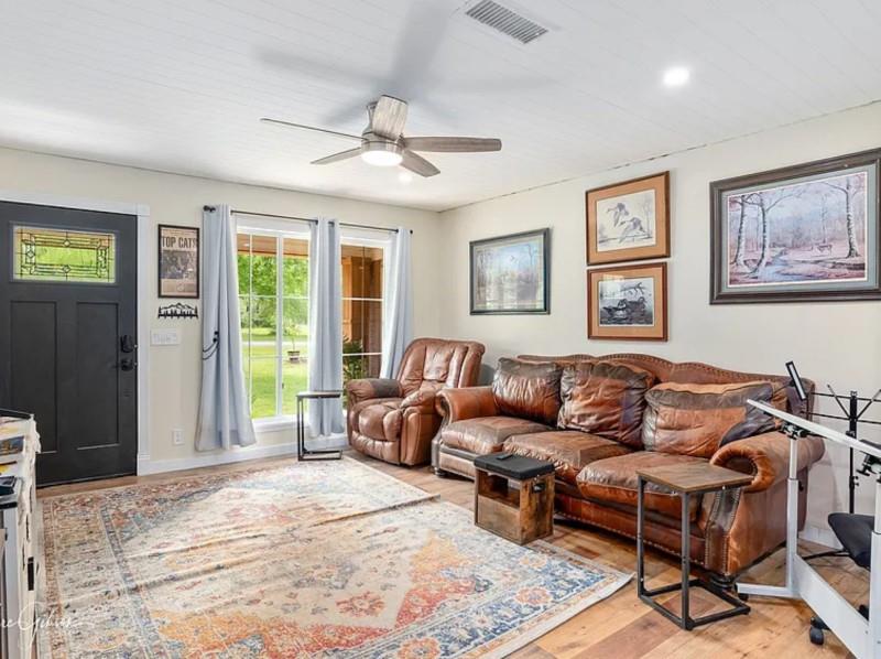 1042 North Lane Drive
