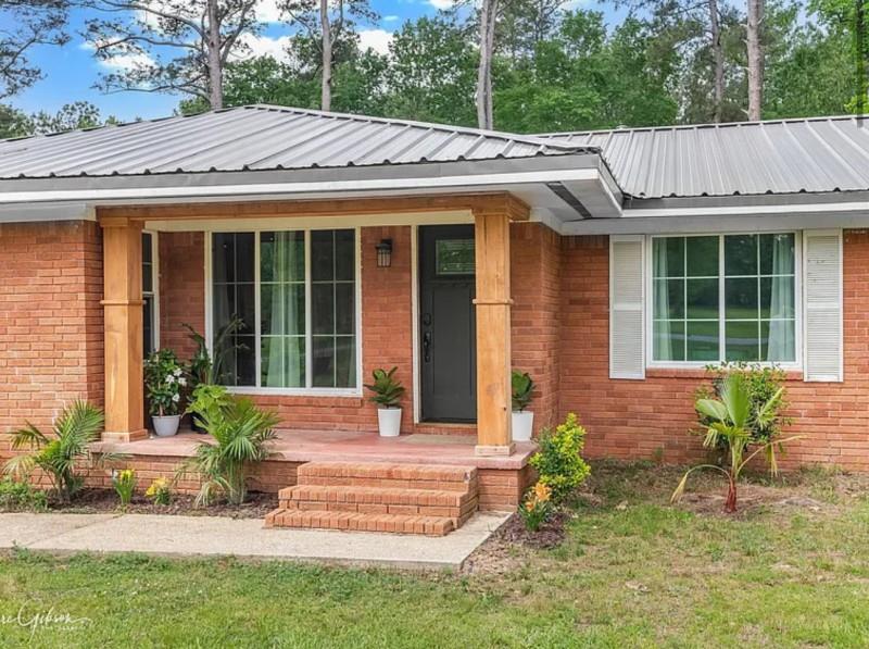 1042 North Lane Drive