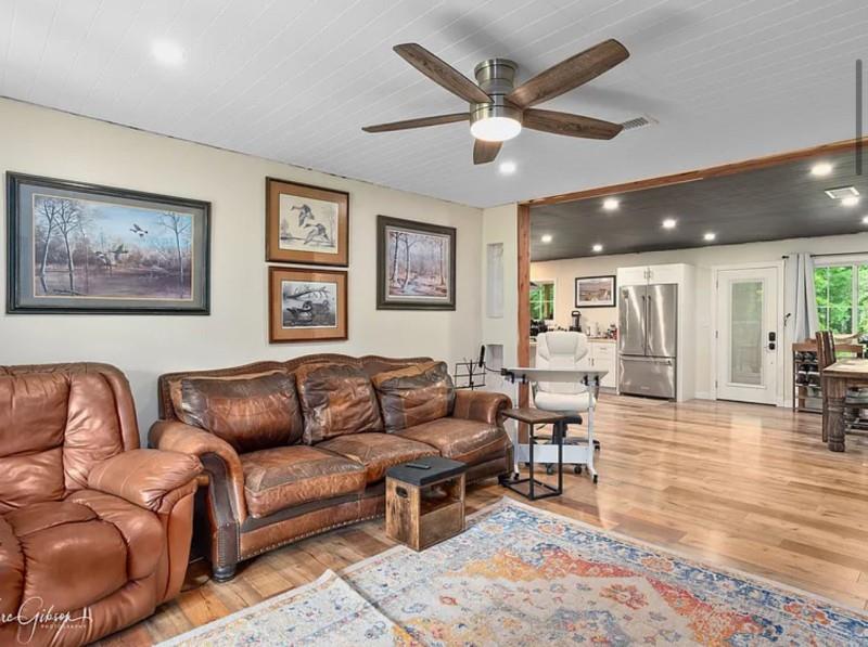 1042 North Lane Drive