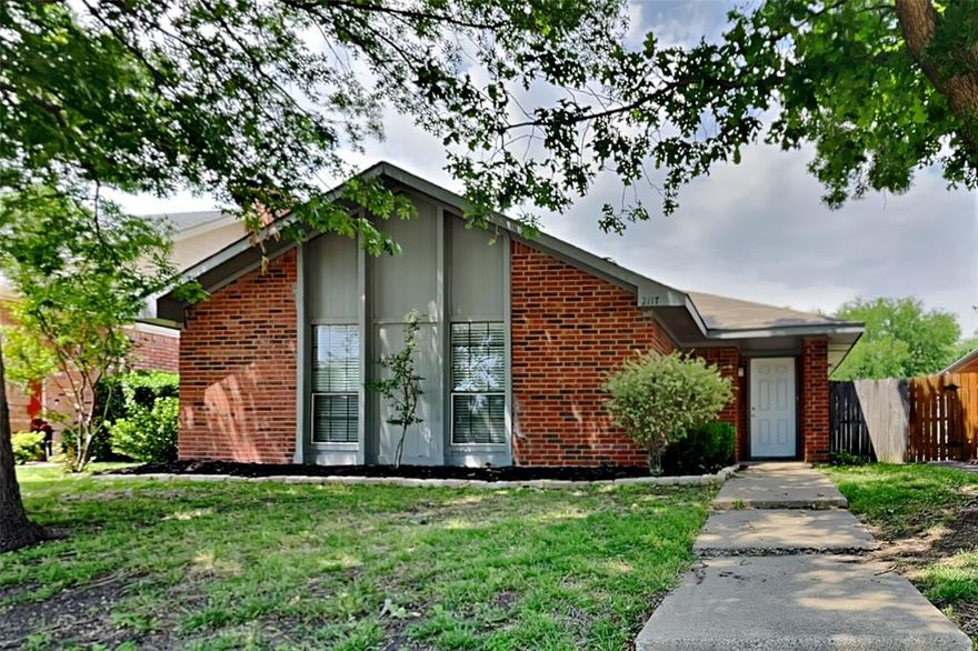 Great one story in a prime location.  Close to schools, parks and major roads.  Full size washer and dryer area.  Nice sized 2 car garage.  Small backyard with wood fence.  Lots of windows, bright and airy.  Don't miss this one!