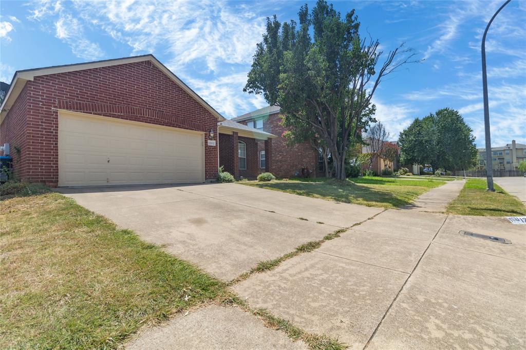 12652 Oakwood Circle