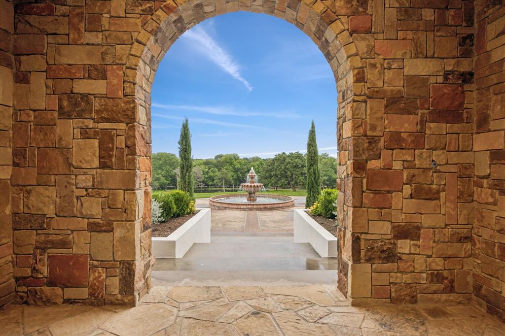 1900 Shady Oaks Drive