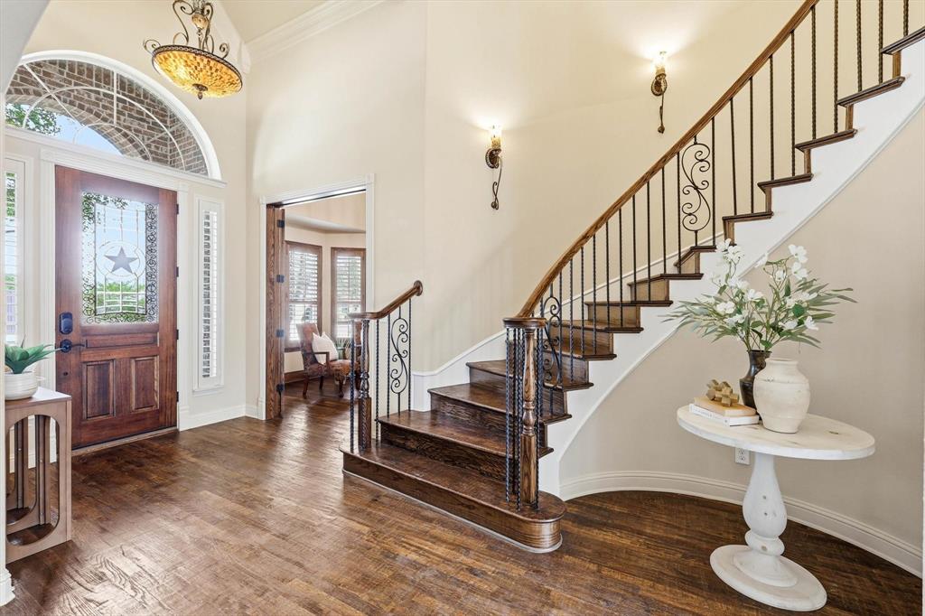 1913 Esparanza Court