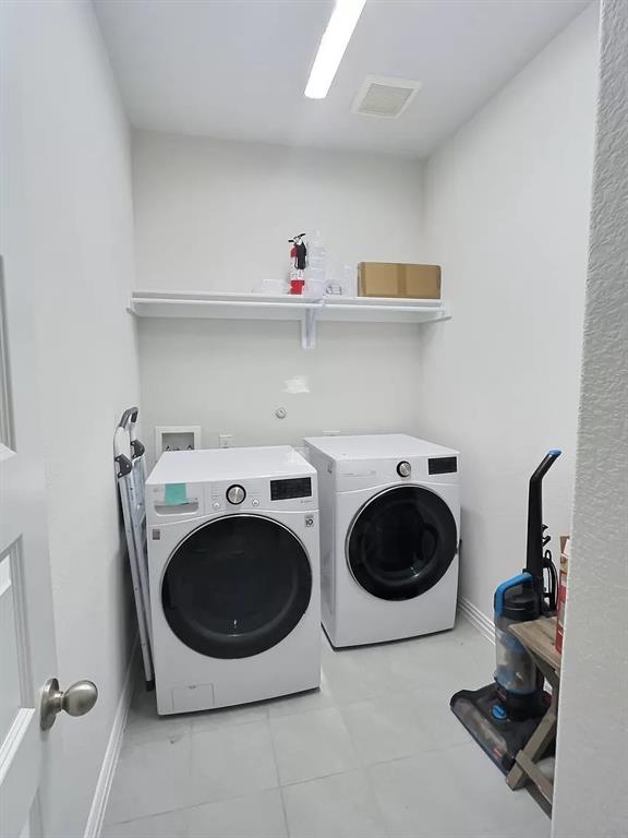 Hickory Crk Xing - Residential Lease