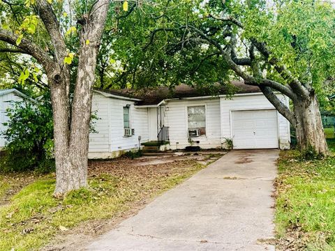 1409 Lynn Street Bonham TX 75418