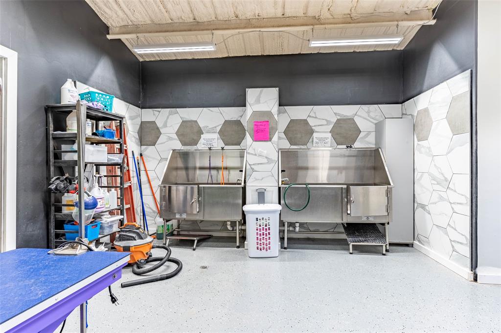 LA VISTA GRANDE ESTS UNREC - Commercial Sale