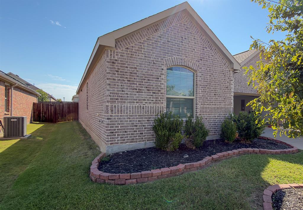 309 Hackberry Street