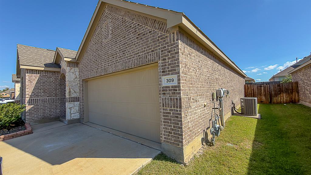 309 Hackberry Street