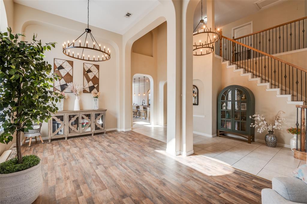 2743 Ponce De Leon