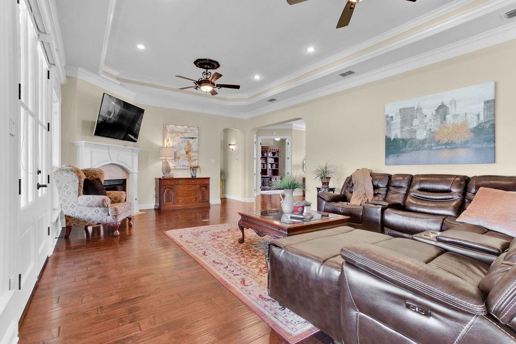 HIDEAWAY LAKE - Residential