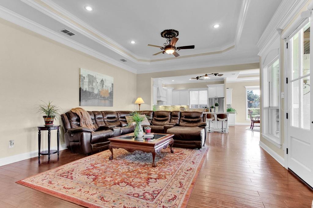 HIDEAWAY LAKE - Residential