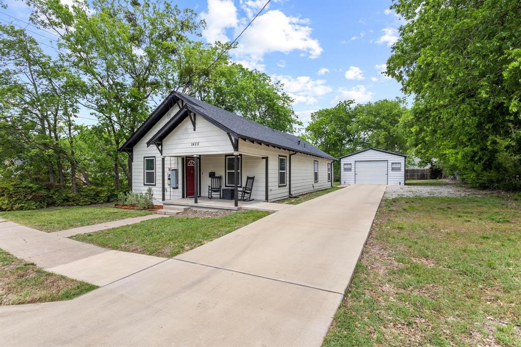1425 E CHERRY