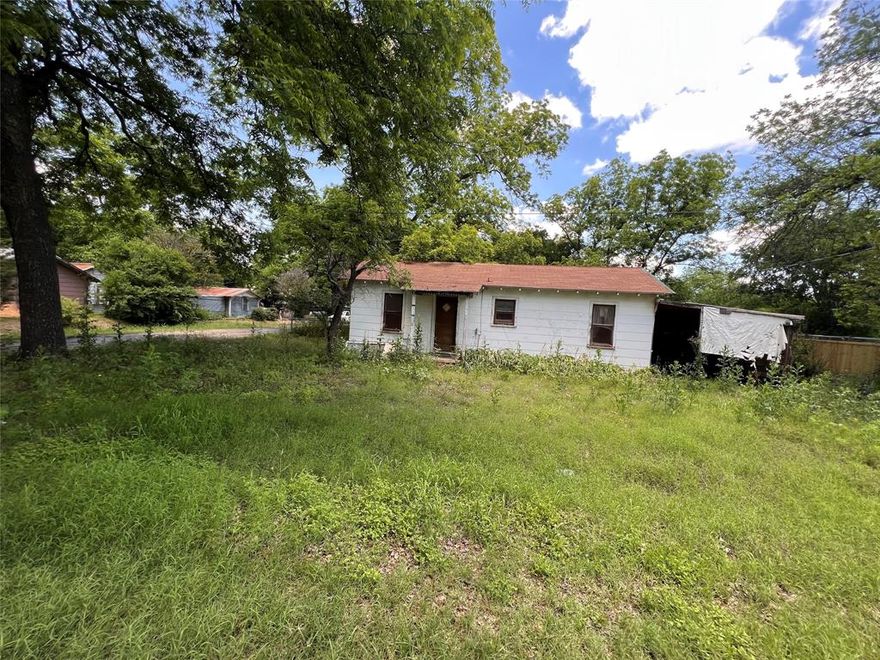 A great property in a great location that will be a great investment. Priced to sell and ready for its new owner. This is a 2 bed 1 bath home in a great part of Rising Star, TX with city utilities. Call today and set up a showing and get your next investment rolling.