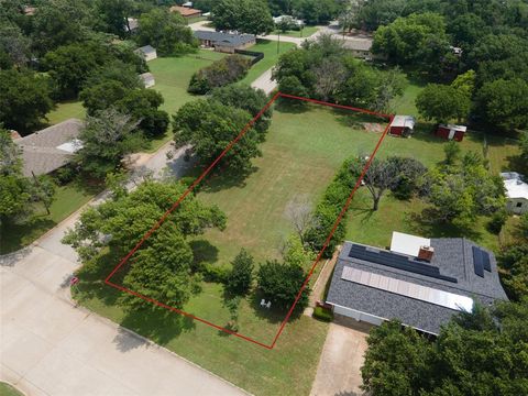 1301 Wade Hampton Street Benbrook TX 76126