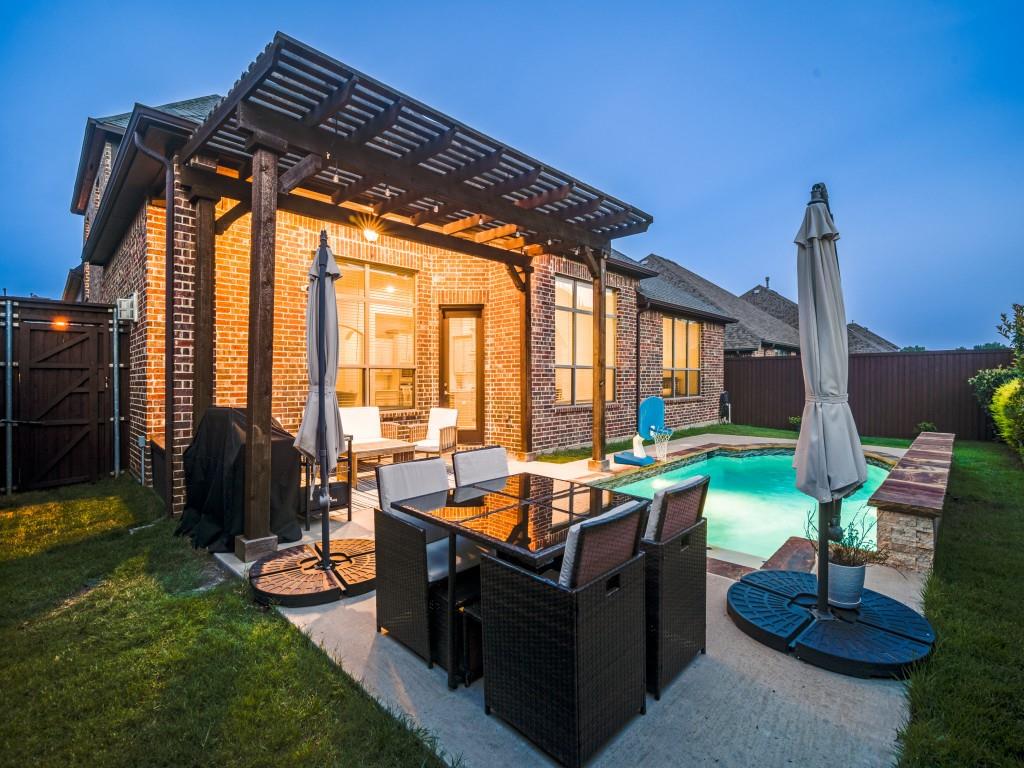 3323 Royal Ridge Drive