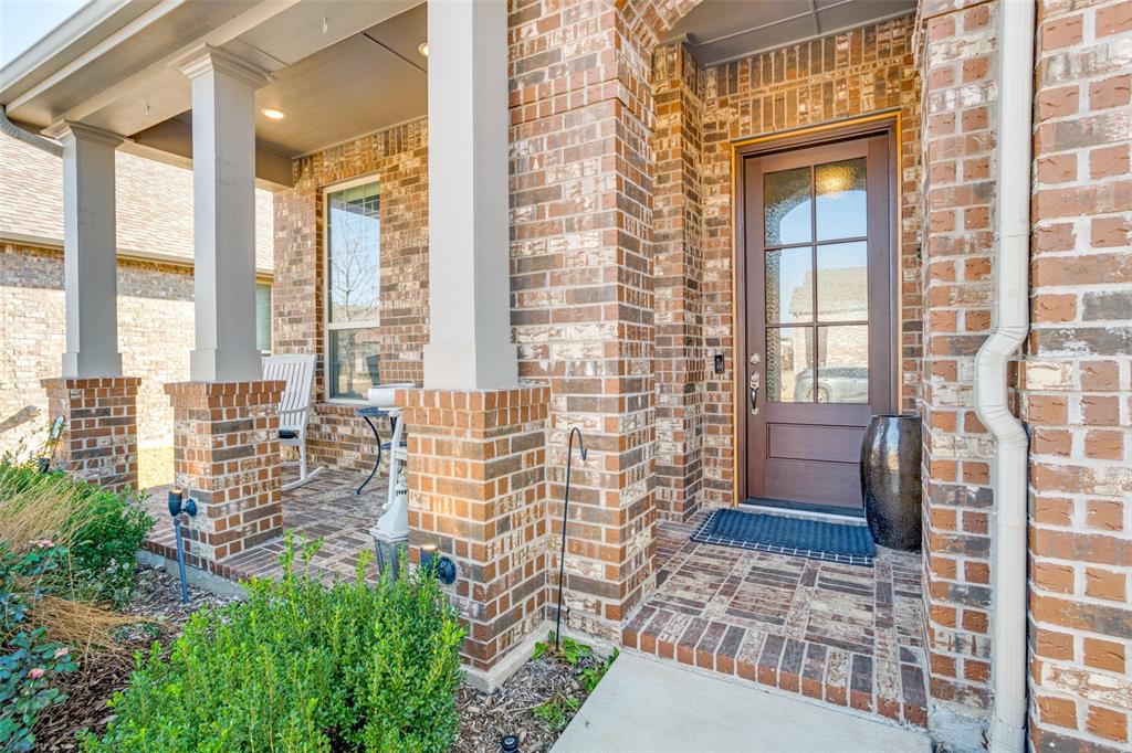 1137 Chatsworth Drive