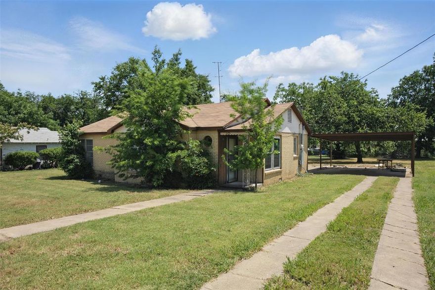 It's the perfect opportunity in the Glen Rose ISD!  Situated on a generously sized lot, this home is the perfect canvas to complete with your personal touch and creative updates. With much of the heavy lifting already started, the potential is limitless—whether you're looking to flip, rent, or create your own custom residence. Located in a desirable area known for its top-rated schools and small-town charm, this property combines value with opportunity. Don't miss your chance to transform this home into something special. See also list in transaction desk for completed progress on this home. Schedule your showing today and unlock its full potential!