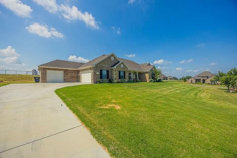 105 Kathy Stephens Avenue Springtown TX 76082