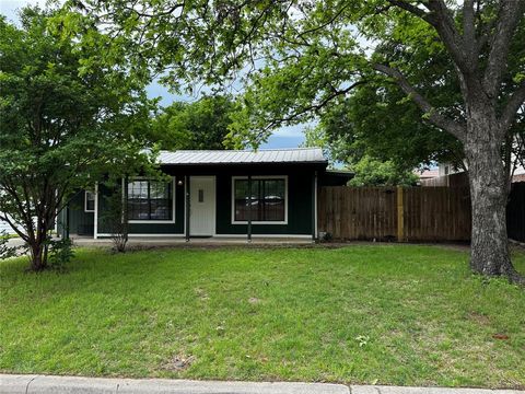 Photo of 484 S First Avenue, Stephenville, TX 76401 (MLS # 21246372)