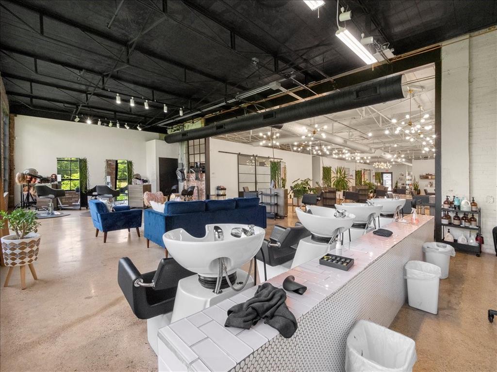 Riverfront - Commercial Sale