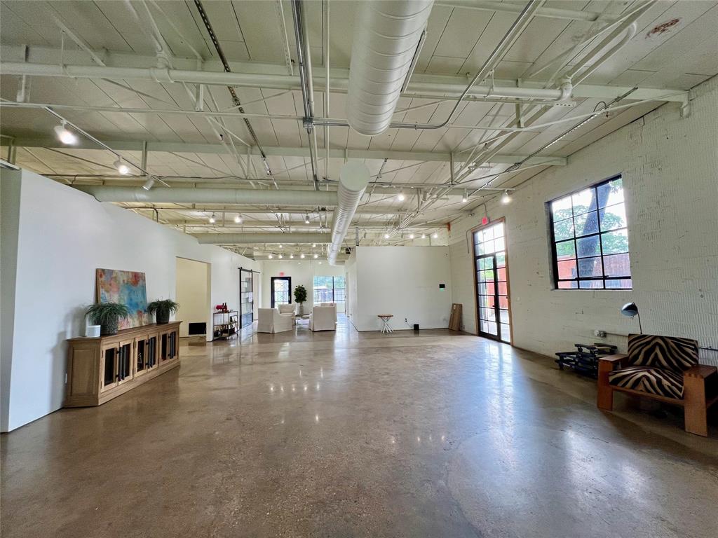 Riverfront - Commercial Sale