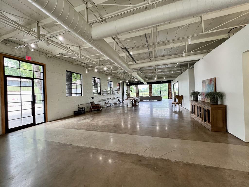 Riverfront - Commercial Sale