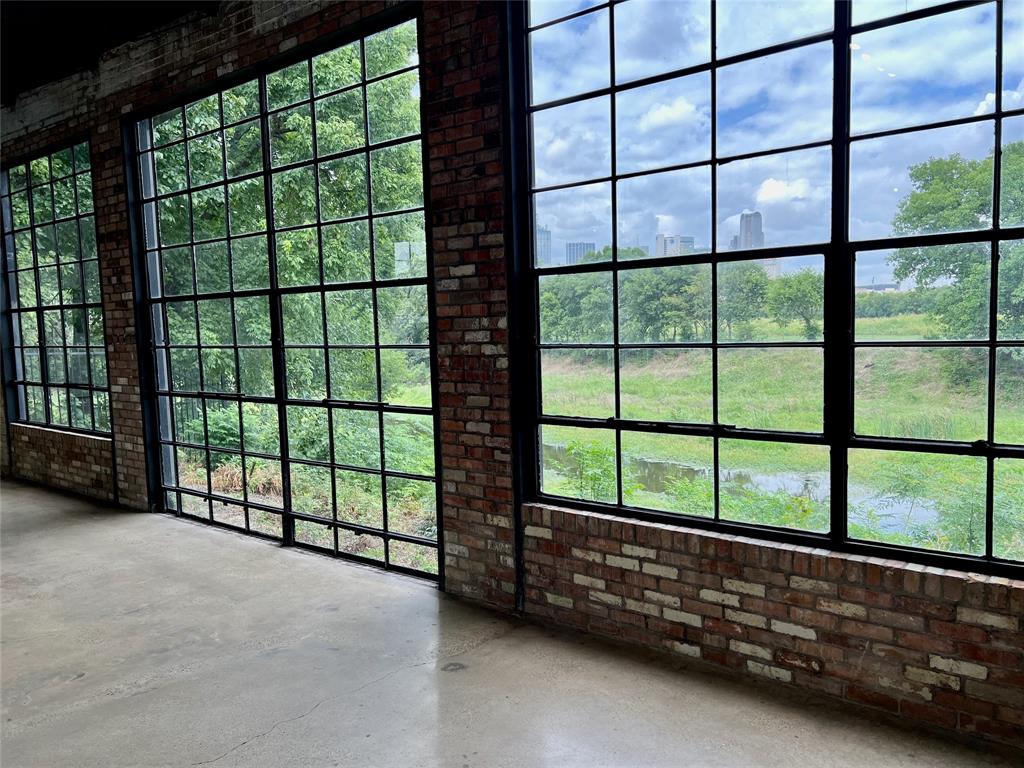 Riverfront - Commercial Sale