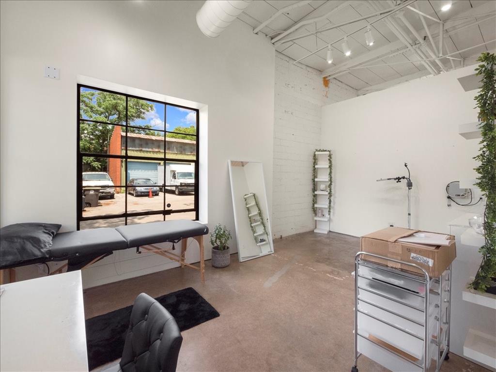 Riverfront - Commercial Sale