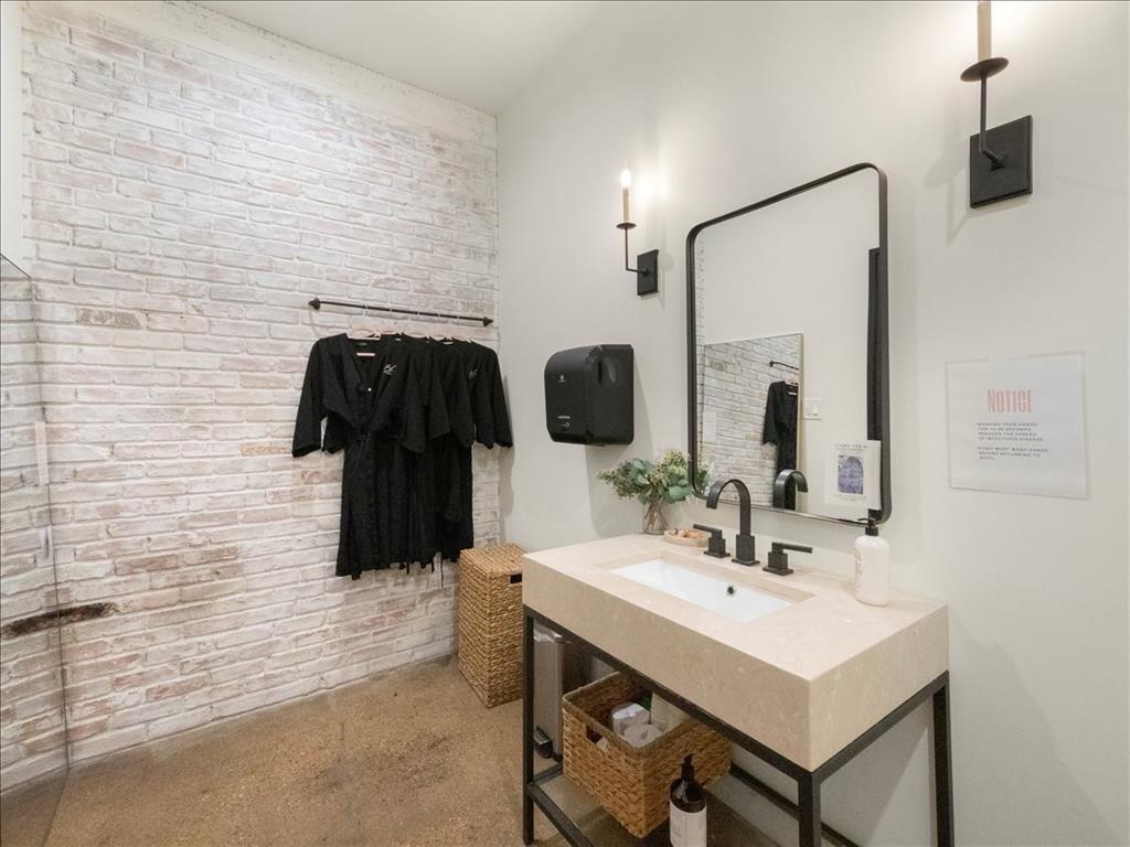 Riverfront - Commercial Sale