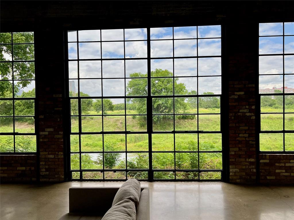 Riverfront - Commercial Sale