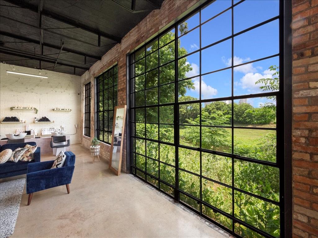 Riverfront - Commercial Sale