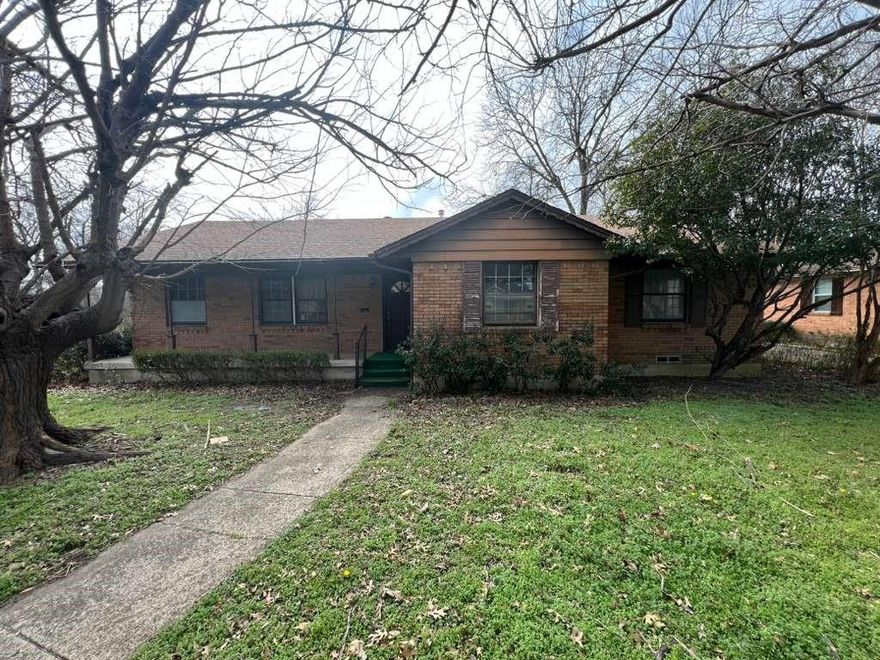 This well-maintained home offers a functional layout with light-filled living spaces and a seamless flow ideal for everyday living. The kitchen opens to the main living area, while spacious bedrooms provide flexibility for guests or a home office. Enjoy a generous backyard perfect for relaxing or entertaining. Conveniently located near major highways, shopping, and dining—this is a great opportunity to make it your own.