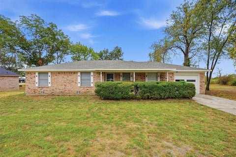 Photo of 400 E Murdock Street, Collinsville, TX 76233 (MLS # 21390721)
