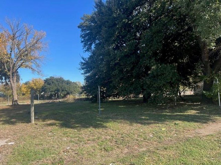 Multiple Offers! Opportunity Knocks in Downtown Dallas! This vacant lot near the Trinity River is the perfect spot to bring your building ideas to life. Whether for a custom home or investment, this location offers endless potential. Call today for more information!Build Your Vision in the Heart of Dallas! This prime lot near the Trinity River and Downtown Dallas is ready for your dream home or next investment project. Don’t miss this rare opportunity to own land in such a sought-after location. Contact me for more details!