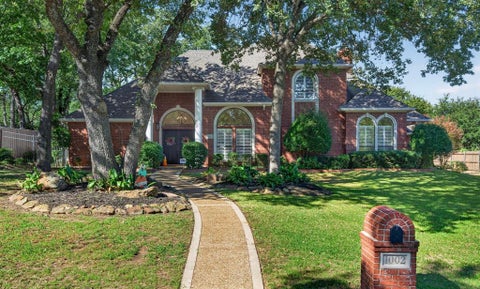 Photo of 1002 Chimney Hill Trail, Southlake, TX 76092 (MLS # 21414039)