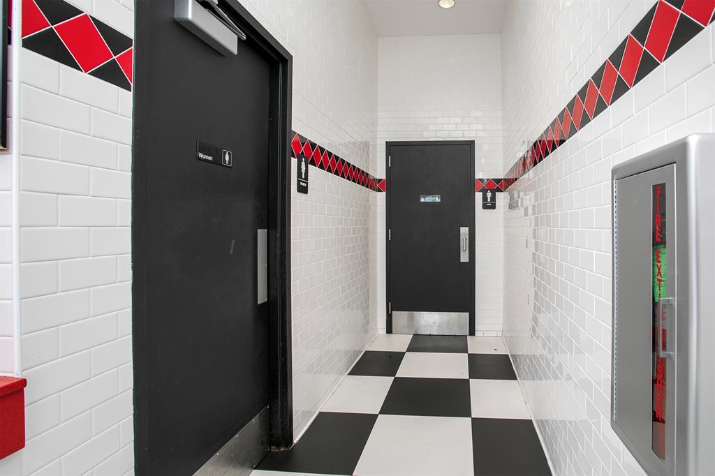 BOB'S PLACE - Commercial Sale