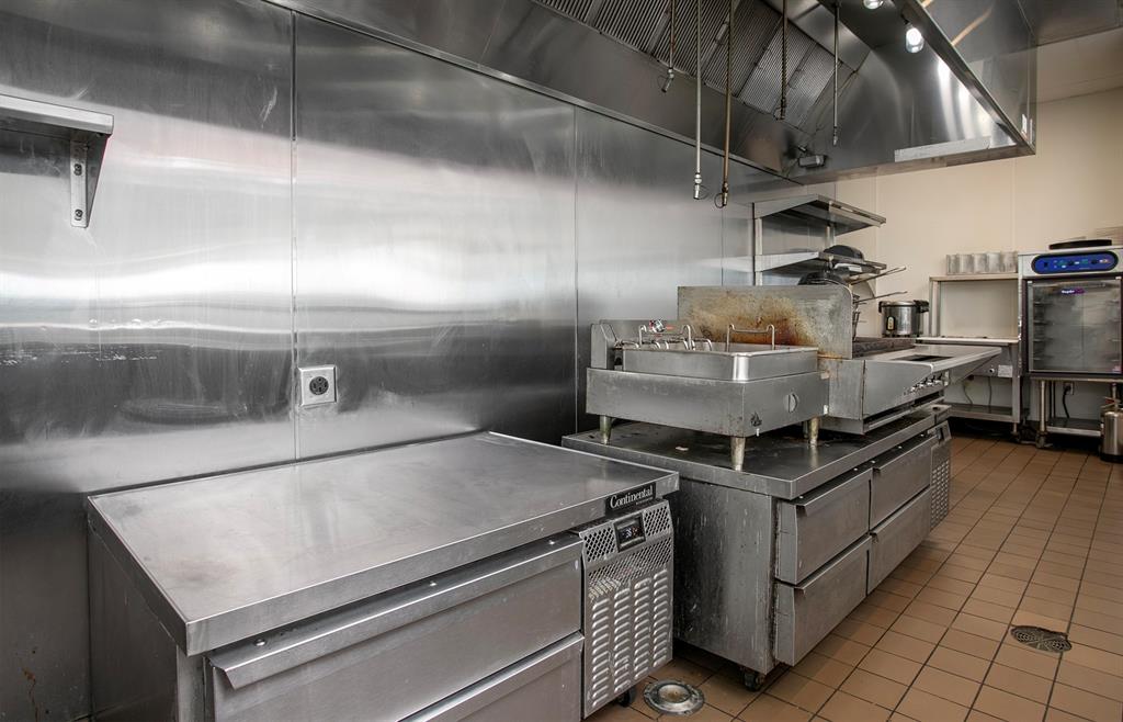 BOB'S PLACE - Commercial Sale