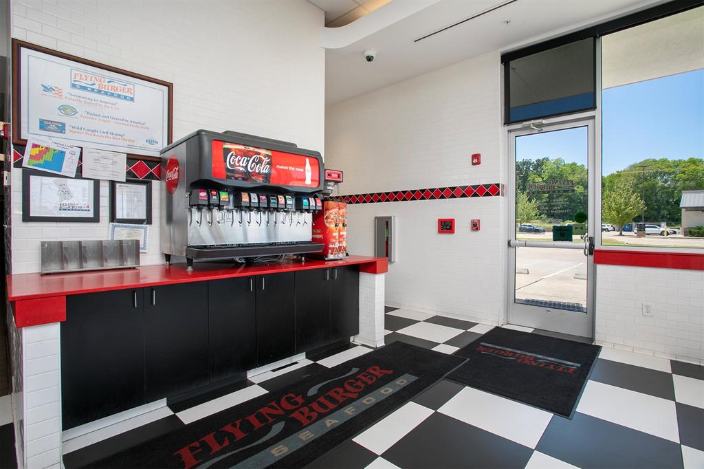 BOB'S PLACE - Commercial Sale