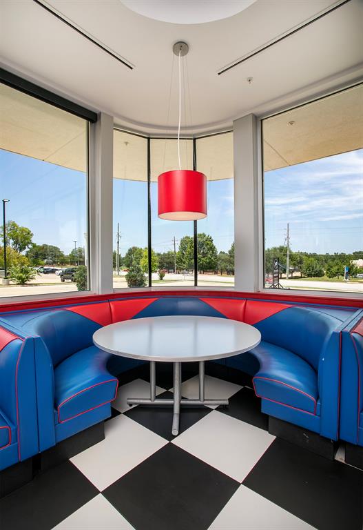 BOB'S PLACE - Commercial Sale