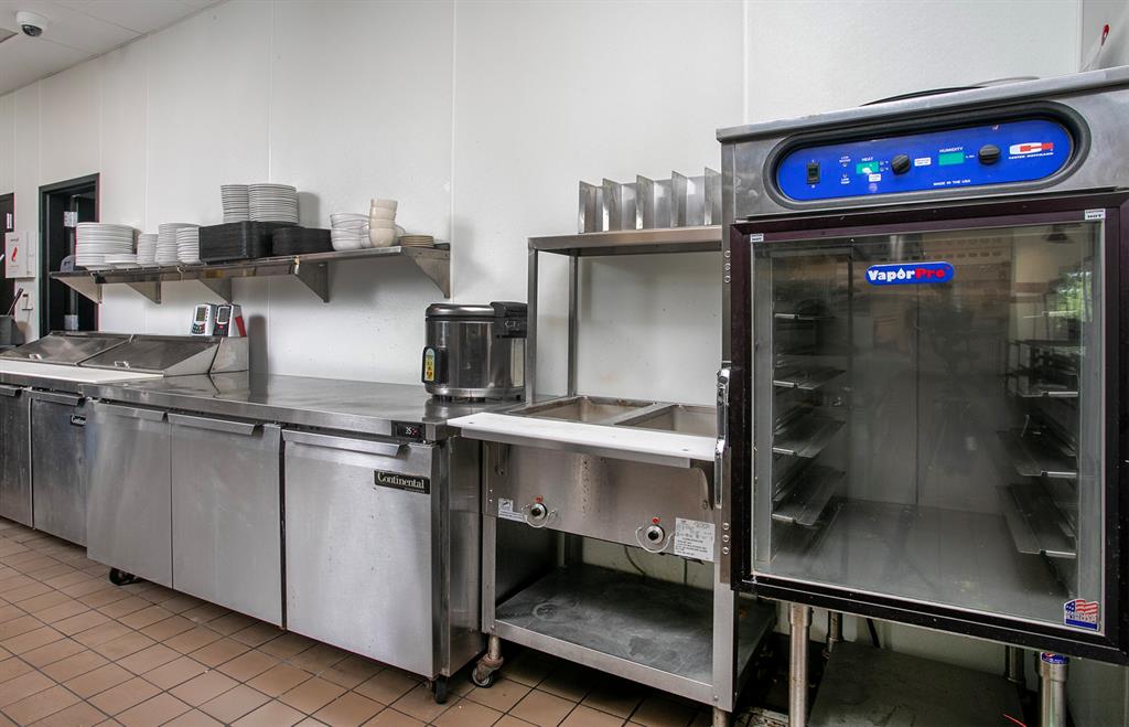 BOB'S PLACE - Commercial Sale