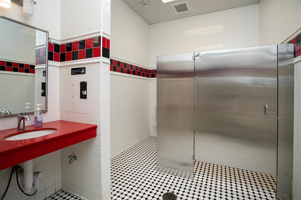 BOB'S PLACE - Commercial Sale