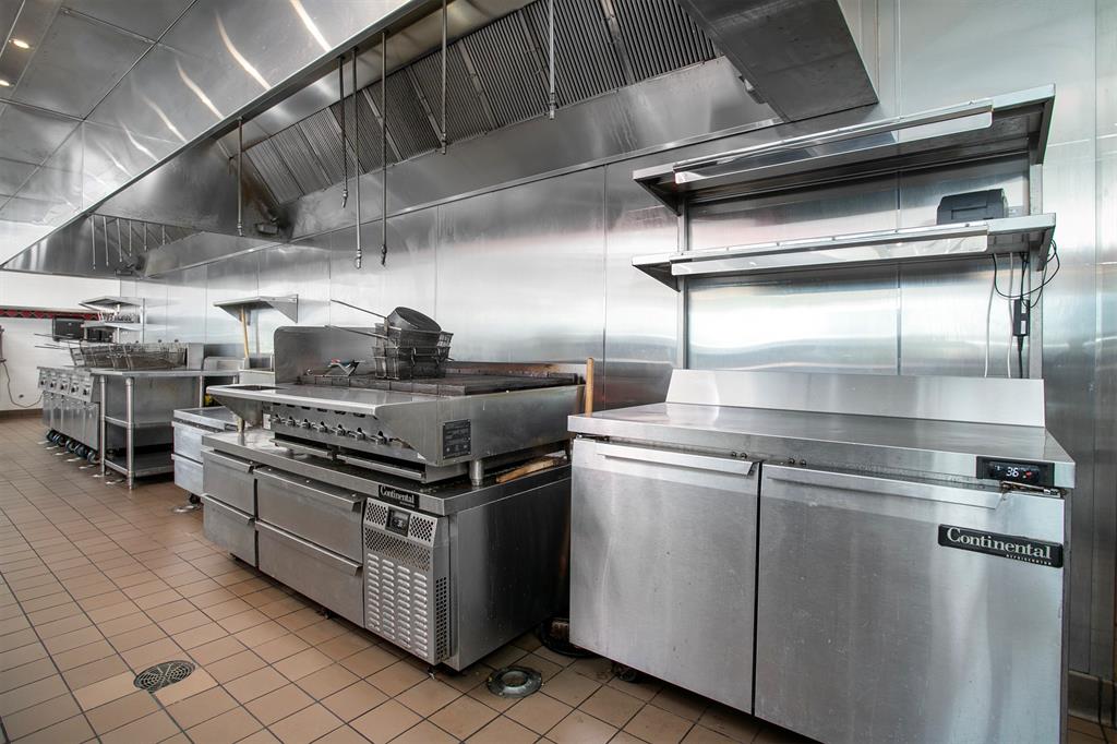 BOB'S PLACE - Commercial Sale