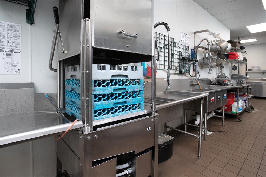 BOB'S PLACE - Commercial Sale