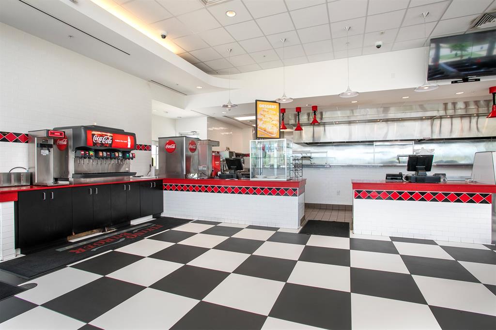 BOB'S PLACE - Commercial Sale