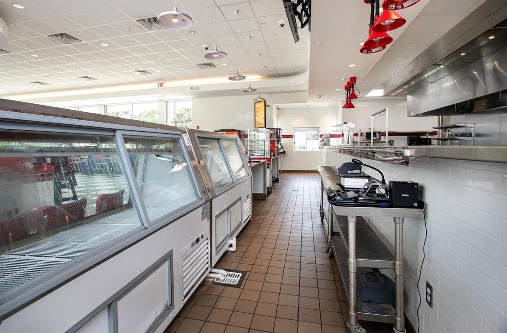 BOB'S PLACE - Commercial Sale