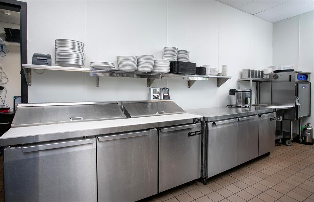 BOB'S PLACE - Commercial Sale