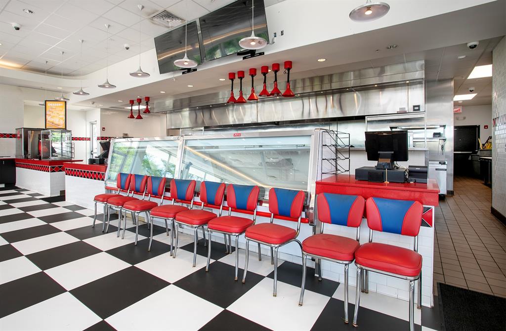 BOB'S PLACE - Commercial Sale